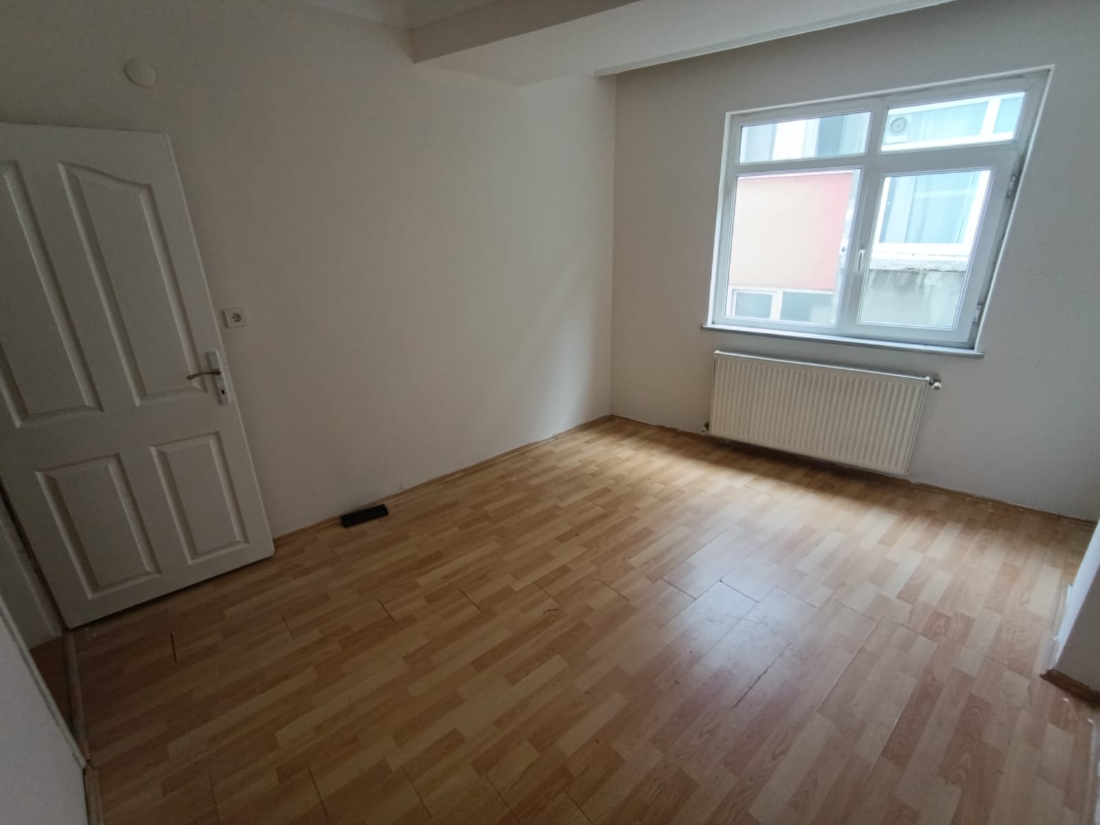 MABEL GARİMENKUL 'DEN ÜÇYÜZLÜ METRO YAKININDA 2+1 KİRALIK DAİRE